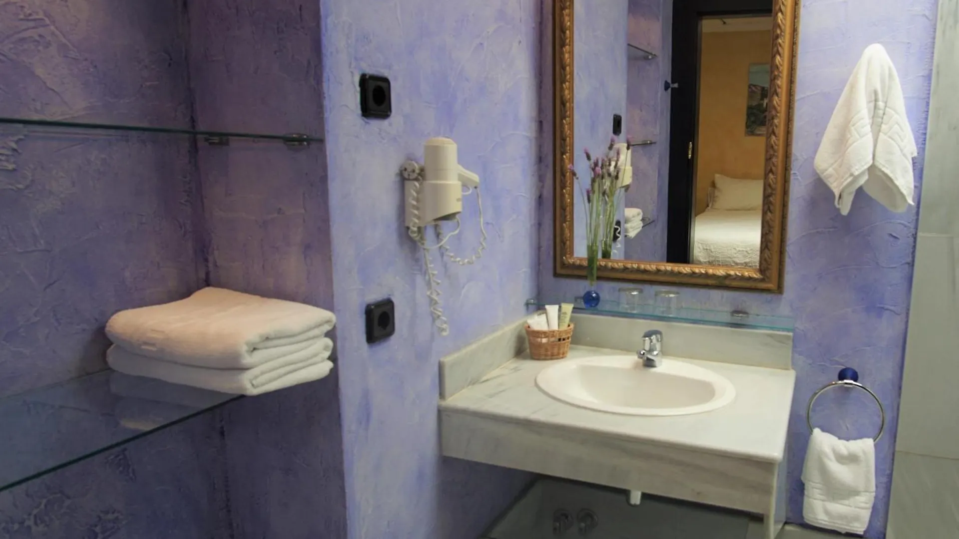 **  Hotel Tikar Гарруча Испания